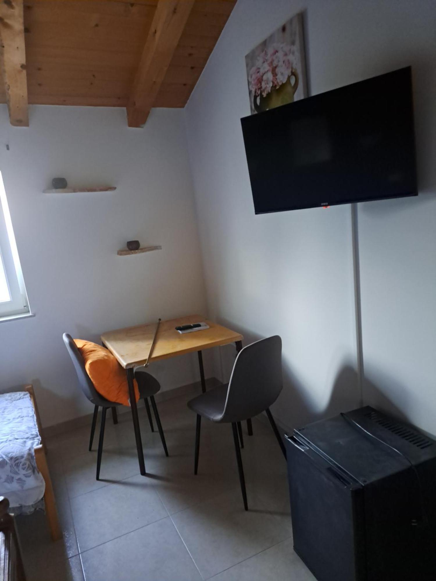 Sobe Anja Guest House Brtonigla Room photo